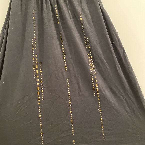 😁 Black tank top with gold studs on the front by - Picture 3 of 6